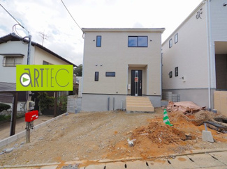 【駐車場】 | 【駐車スペース】
日々の暮らしにマイカーが必要。そんな方は物件の購入条件に駐車場は必須です。通勤に、家族のお迎えに、お買物に、おでかけに、クルマライフを楽しみたい方に。