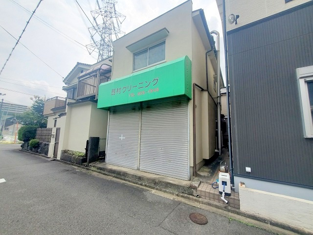 【前面道路含む現地写真】 | ■□枚方市西牧野３丁目　中古戸建□■ | 周辺は閑静な住宅街です。