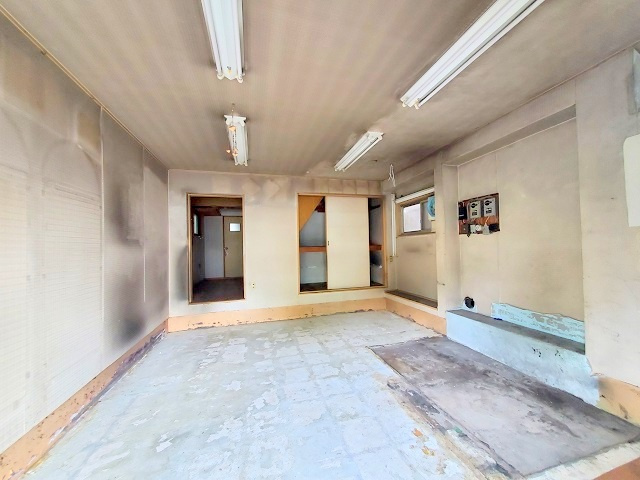 【その他】 | ■□枚方市西牧野３丁目　中古戸建□■ | 1階はフリースペースとしてご利用いただけます。
倉庫や、訪問介護の事務所などにいかがでしょうか。