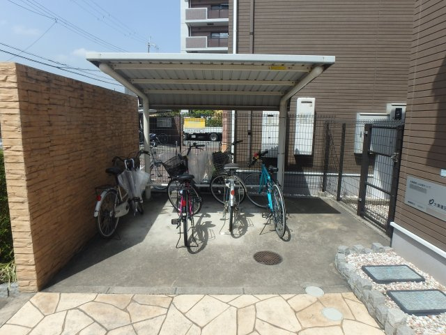 【その他共用部分】 | サウスサイドパレス | 屋根付き駐輪スペースです