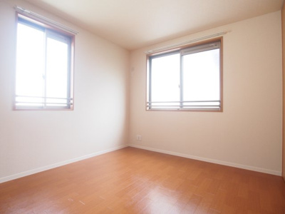 【寝室】 | Line Silk | 落ち着いた色調の寝室です