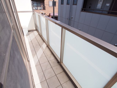 【バルコニー】 | Line Silk | 広々としたバルコニーです