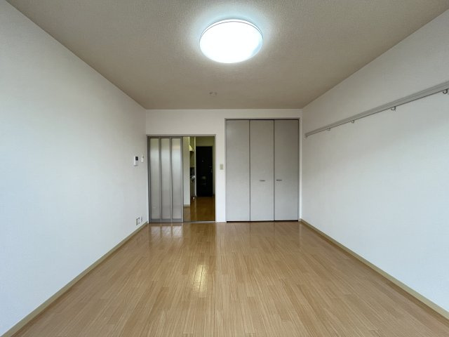 インペリアル　B棟のバルコニー|イメージ110号室の写真