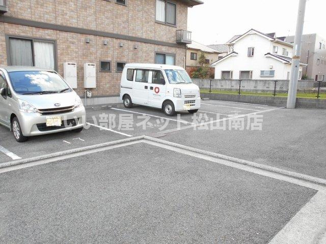 【駐車場】 | リビングタウン高岡　C棟