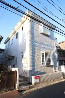 ２階建て木造アパート　１フロア２住戸です