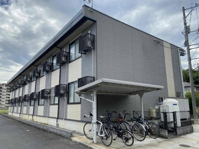 【外観】 | レオパレスＡＲＡＷＡＩ | 外はこのようになっています