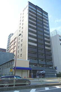 【外観】 | 天満橋筋沿いに建つ同心エリアの築浅マンション。