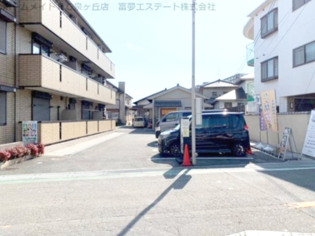 リュバン鳳の駐車場