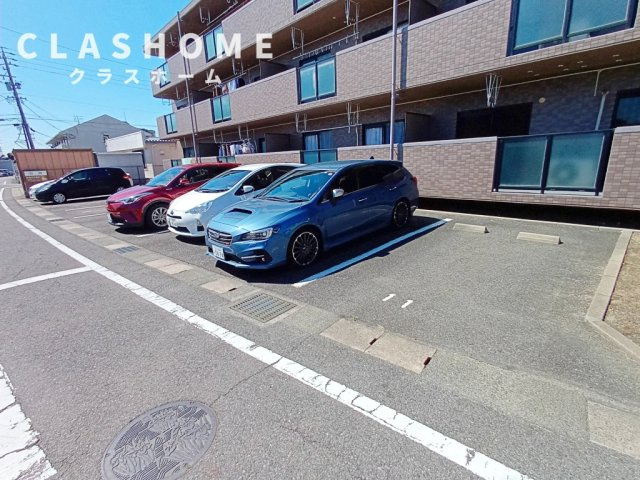 Le・Laputa　　刈谷市近郊の賃貸はクラスホームの駐車場