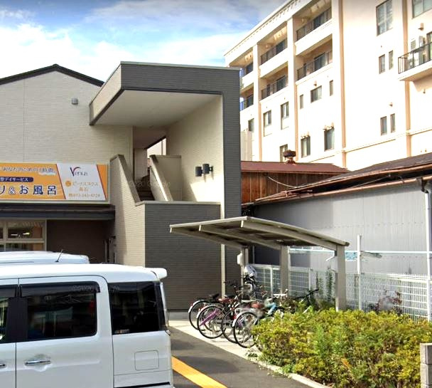 シャルム綾園のエントランス