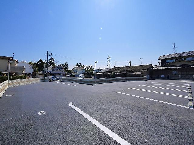 アバンサールピノの駐車場|車をお持ちの方に嬉しい駐車場付きの物件です