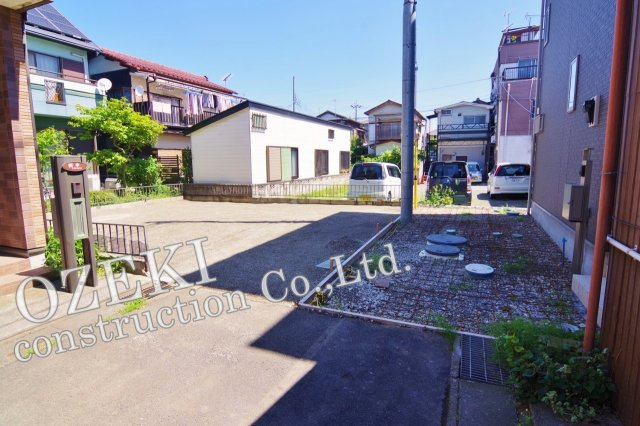 越谷市平方新築戸建て　4台駐車可能な広いスペースの駐車場