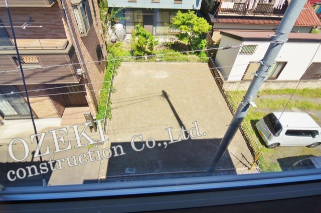 越谷市平方新築戸建て　4台駐車可能な広いスペースの駐車場