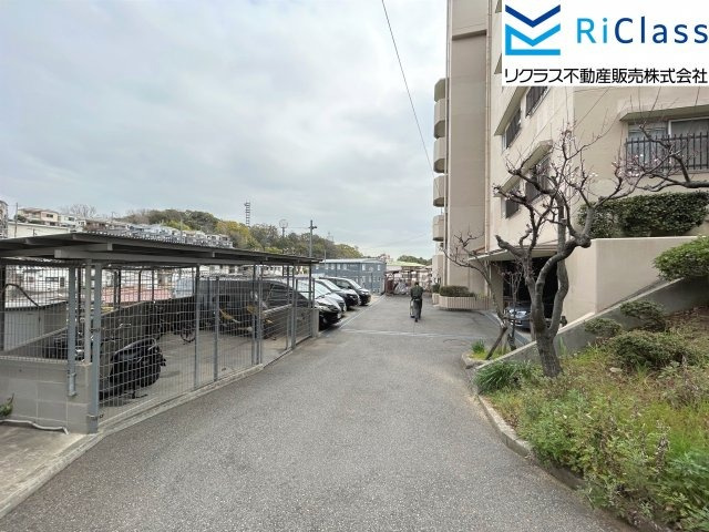 北上沢グランドハイツの駐車場