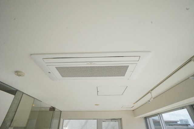 FLAT　Yの設備|必需品ですエアコン♪(別のお部屋の写真です！）