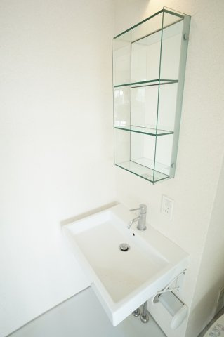 FLAT　Yの独立洗面台|朝など便利な独立洗面台です(別のお部屋の写真です！）