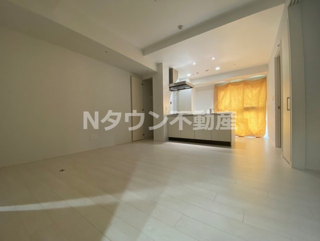 【その他】 | さくらHills NISHIKI Platinum Residence | 明るい洋室です
