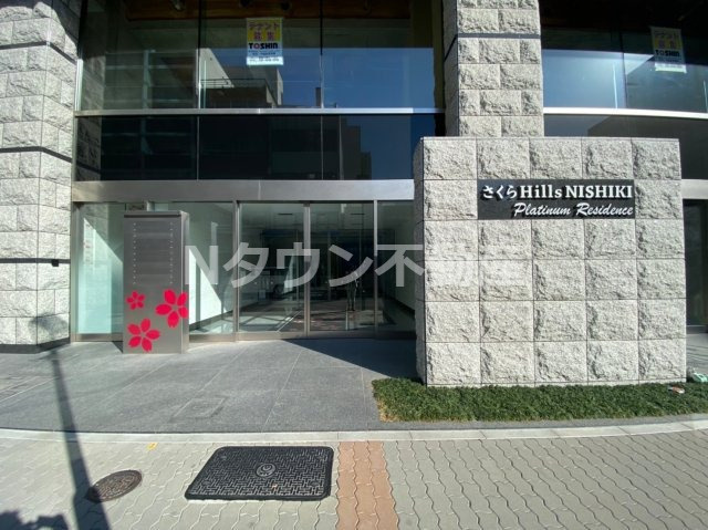 【エントランス】 | さくらHills NISHIKI Platinum Residence | 落ち着いたエントランスです