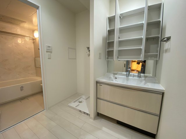 【洗面所】 | さくらHills NISHIKI Platinum Residence | 忙しい朝には欠かせない洗面所です