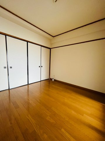 仲介手数料0円！！兵藤ビルの居間・リビング