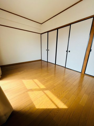 仲介手数料0円！！兵藤ビルの居間・リビング