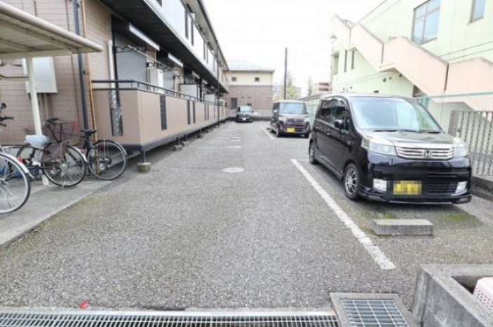 グレース新町の駐車場