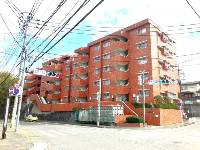 エメラルドマンション若宮の外観|落ち着いた雰囲気の外観です
