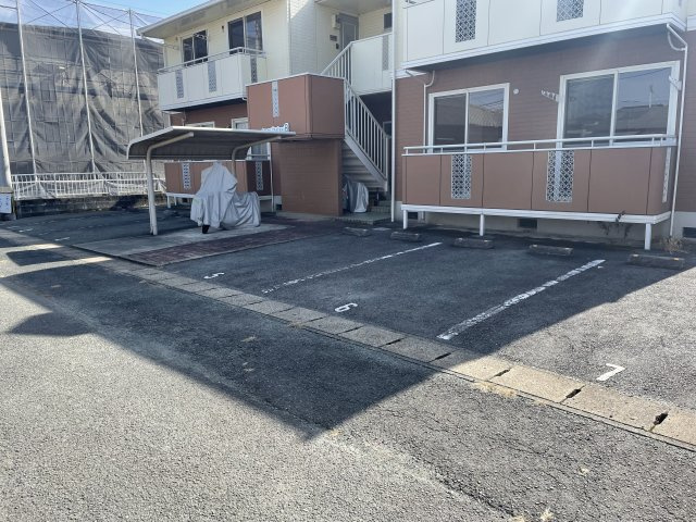 グリーンシャトーBの駐車場