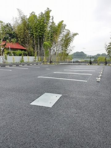 ルパラディの駐車場