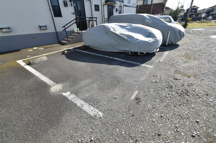 メゾンメルベーユMの駐車場