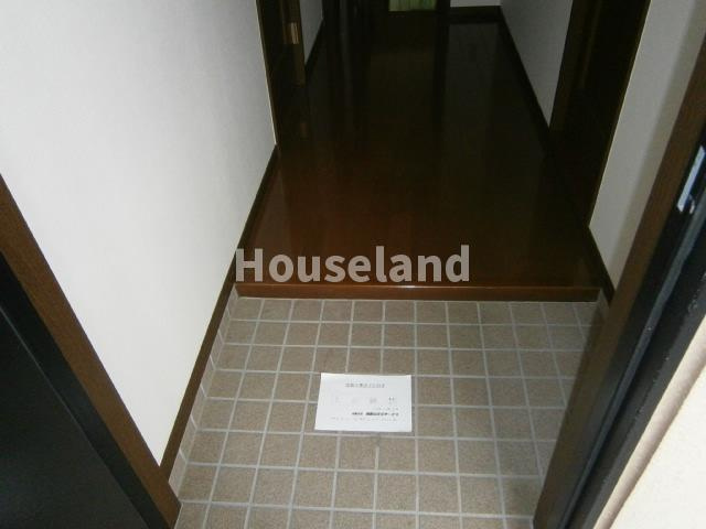 フローラ重根の玄関