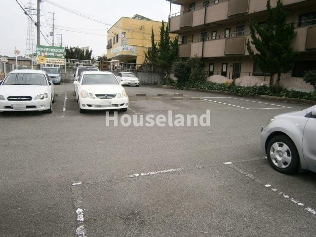 フローラ重根の駐車場