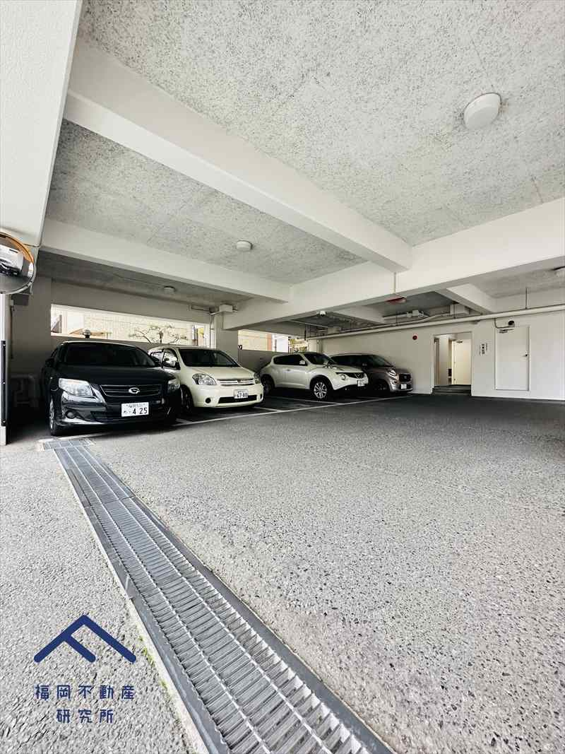 イトーピア博多の駐車場