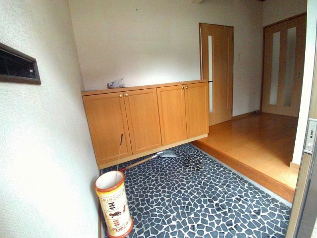 【玄関】 | 西有明町平屋建住宅 | シューズボックス付き