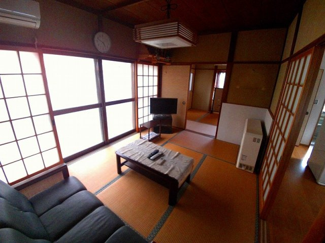 【居間・リビング】 | 西有明町平屋建住宅 | ダイニングキッチン隣の6帖和室