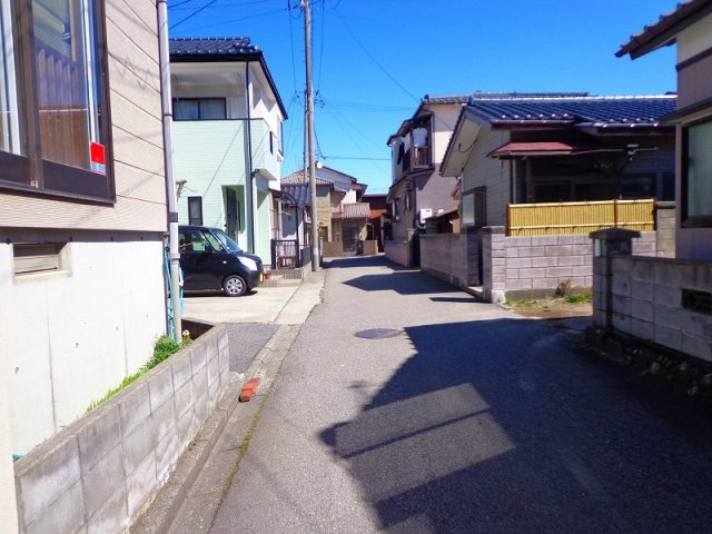 【前面道路含む現地写真】 | 西有明町平屋建住宅 | 北西側4ｍ幅道路に面しています。