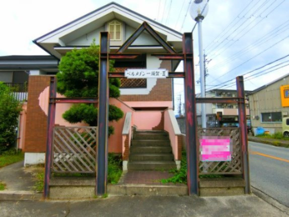 ベルメゾン一須賀3号館のエントランス