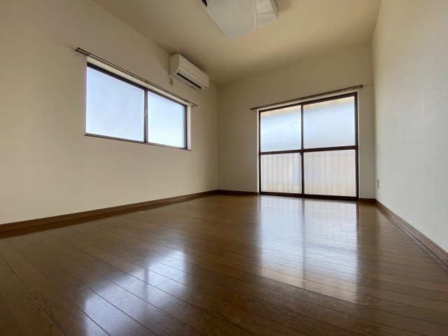 ベルメゾン一須賀3号館の洋室