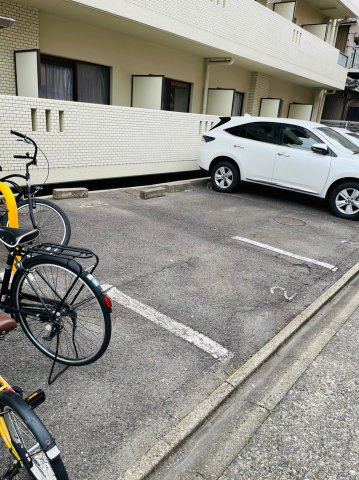 仲介手数料0円！！メゾンドソレイユの駐車場