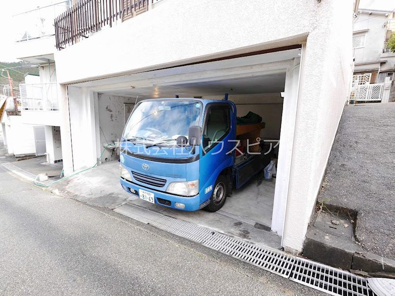 西大池1丁目貸家の駐車場