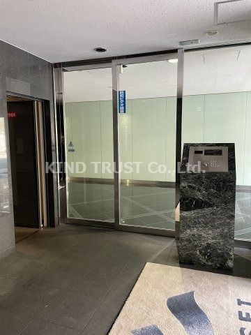 KAISEI梅田のエントランス|ゆとりのあるエントランスです