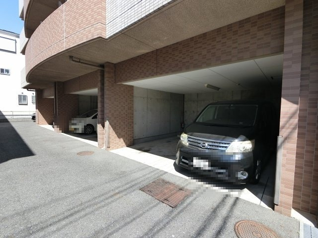 グランシャリオの駐車場