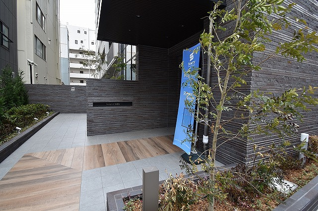 Quintet NAMBA（旧レジュールアッシュNAMBA）のエントランス