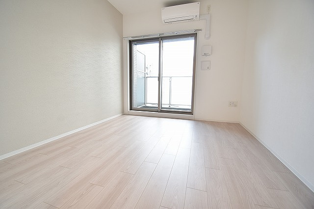 Quintet NAMBA（旧レジュールアッシュNAMBA）の居間・リビング