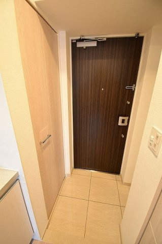 Quintet NAMBA（旧レジュールアッシュNAMBA）の玄関