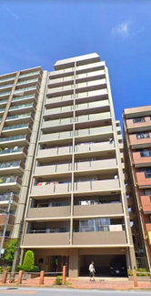 【外観】 | 【 Appearance 】
存在感のある建物は、居住者の拠点としてずっと価値を持ち続ける。今もそこでじっと佇み、居住者の安全や安心を守ってくれています。