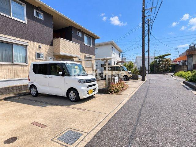 西五城ヒルズの駐車場