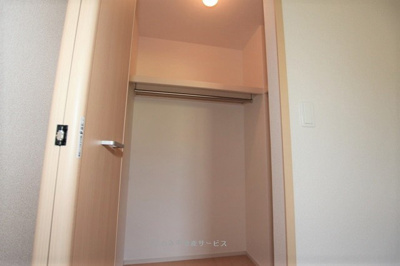 【収納】 | サンファミールⅢＢ | 便利な収納スペースです
サンファミールⅢB棟　102号室　平成24年9月28日撮影