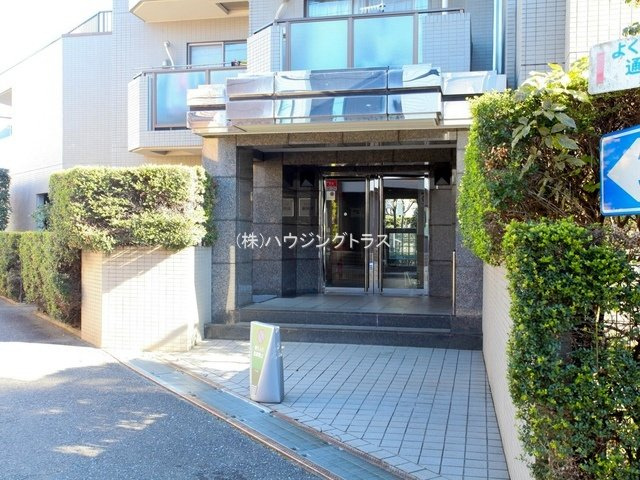仲介手数料無料　ステイツ新所沢のエントランス