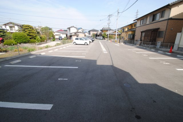 ロワゾ―・ブリュの駐車場